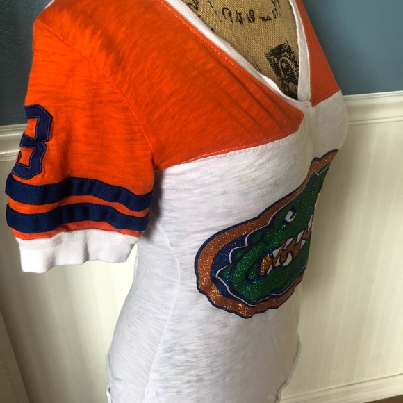 Go gators! This is a great, soft T-shirt - Picture 2 of 3
